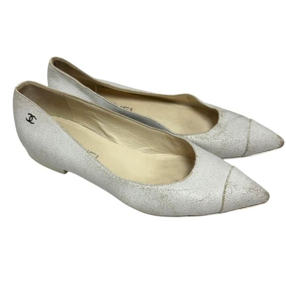 CHANEL 2014 White Distressed Leather Pointed Toe Ballet Flats Sz. 38 (US 7-7.5) - Picture 1 of 12